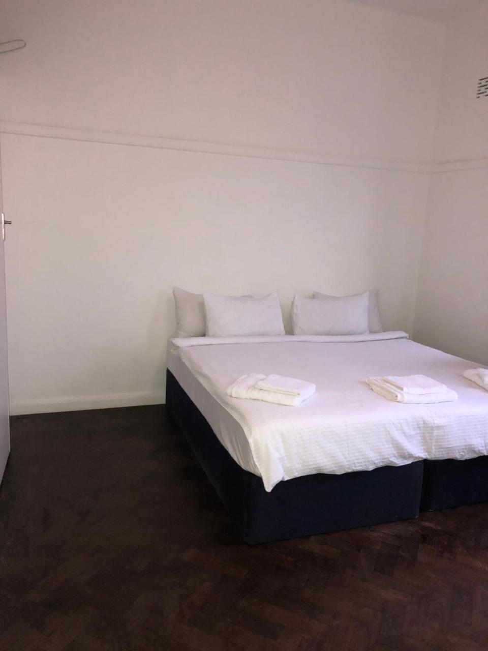 Sea Point Apartment *