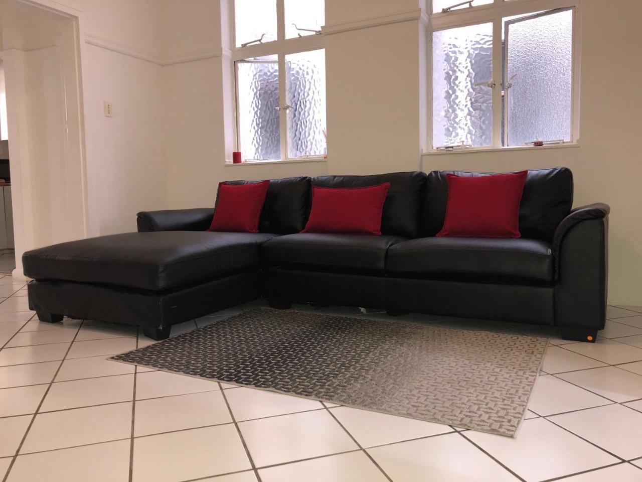 Sea Point Apartment *
