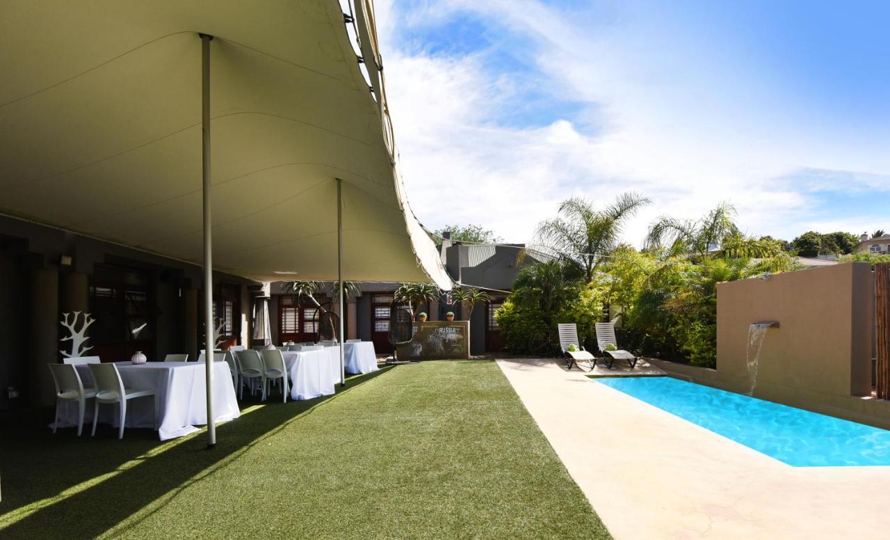 Feathers Hotel