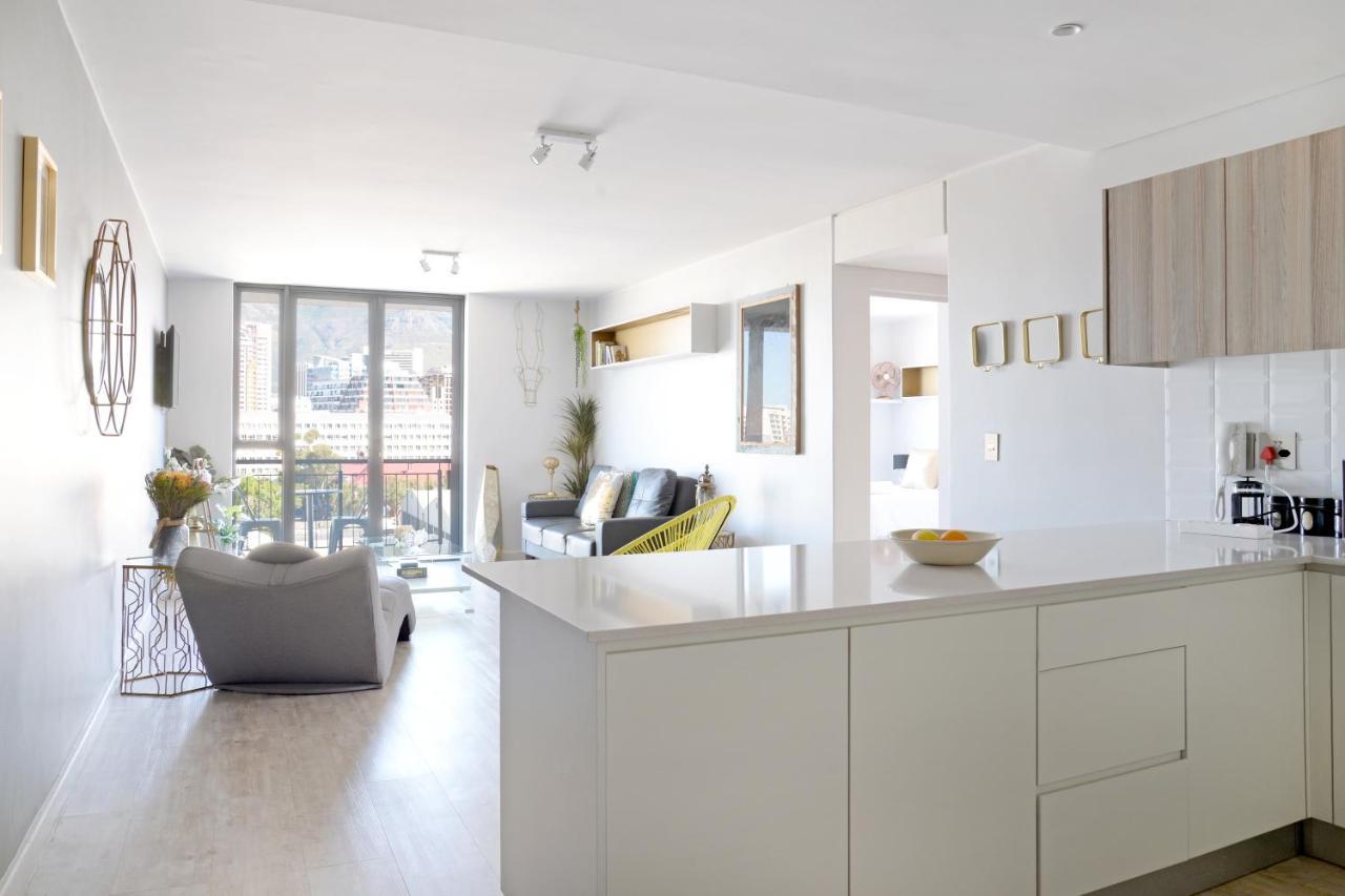 Greenwich Square Apartment *