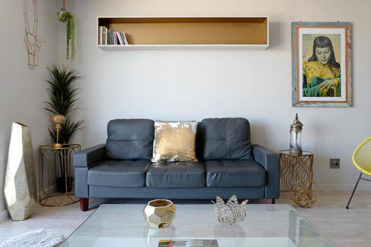 Greenwich Square Apartment *