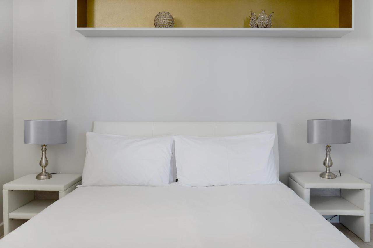Greenwich Square Apartment *