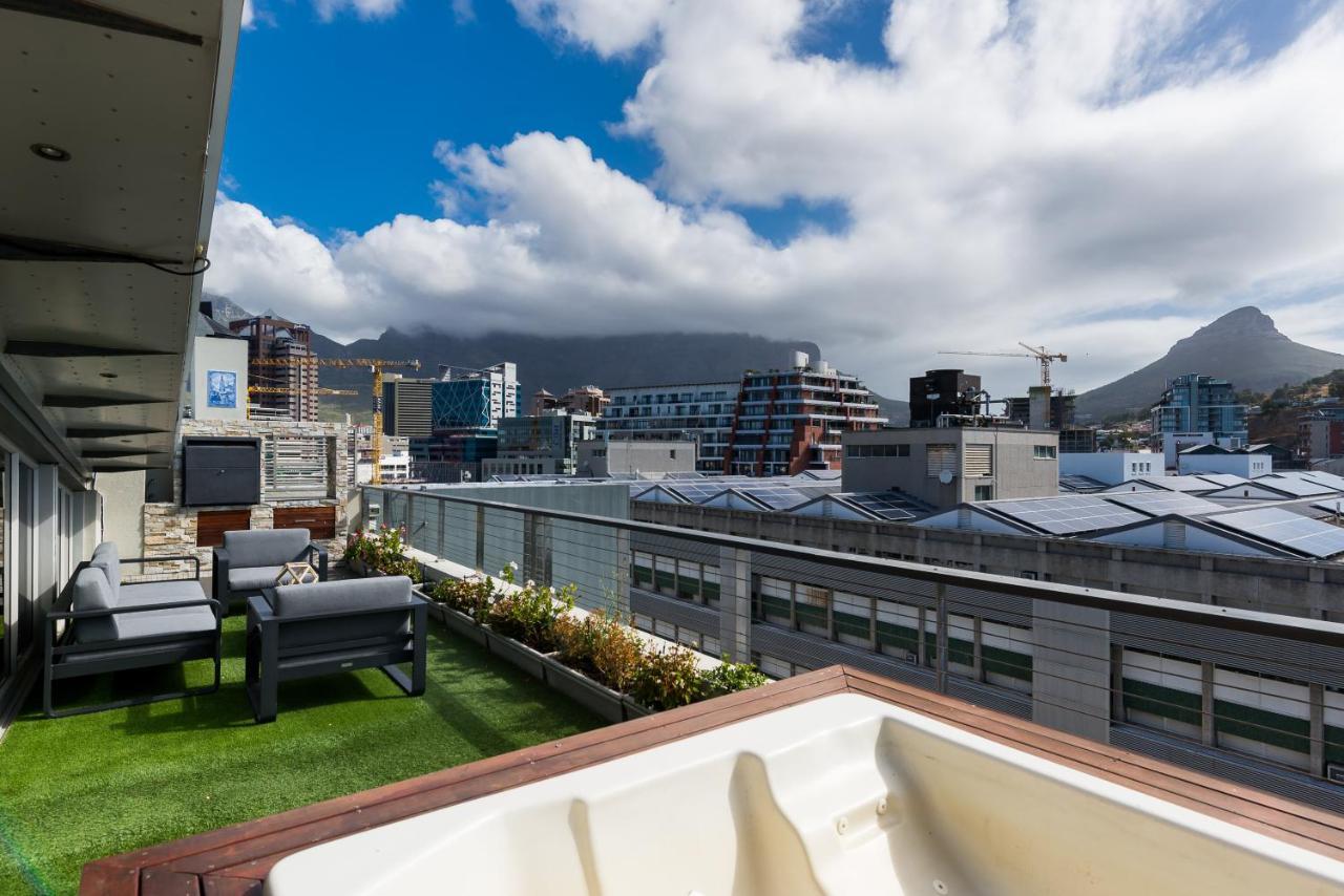 Harbour Edge * Cape Town