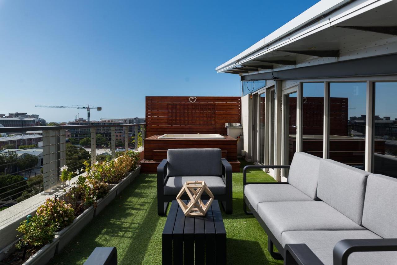Harbour Edge * Cape Town