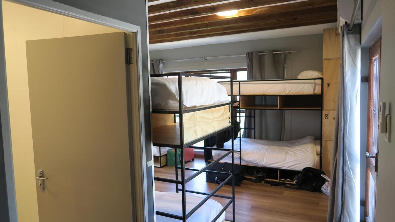 Atlantic Point Backpackers Cape Town