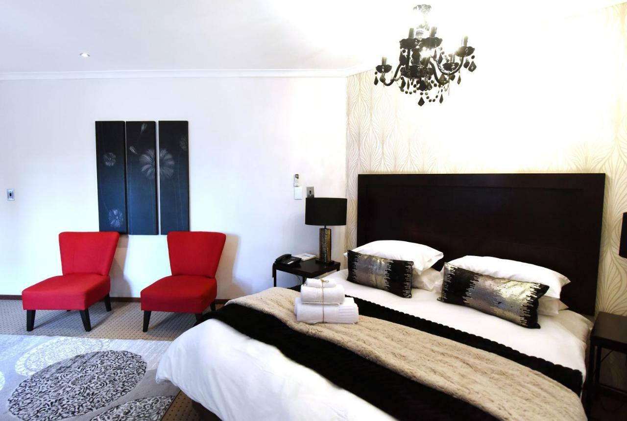 Feathers 4* Cape Town