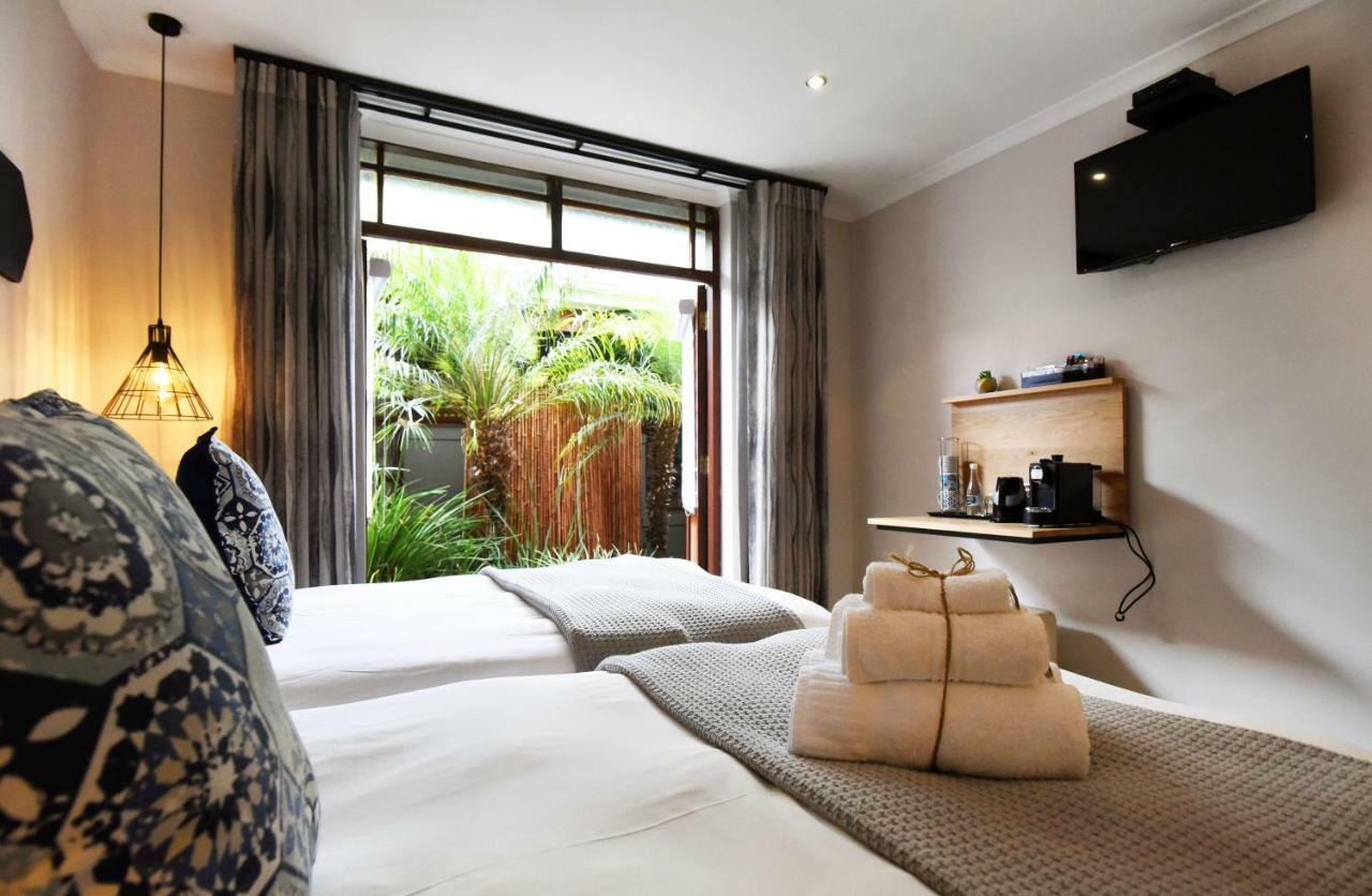 Hotel Feathers Cape Town