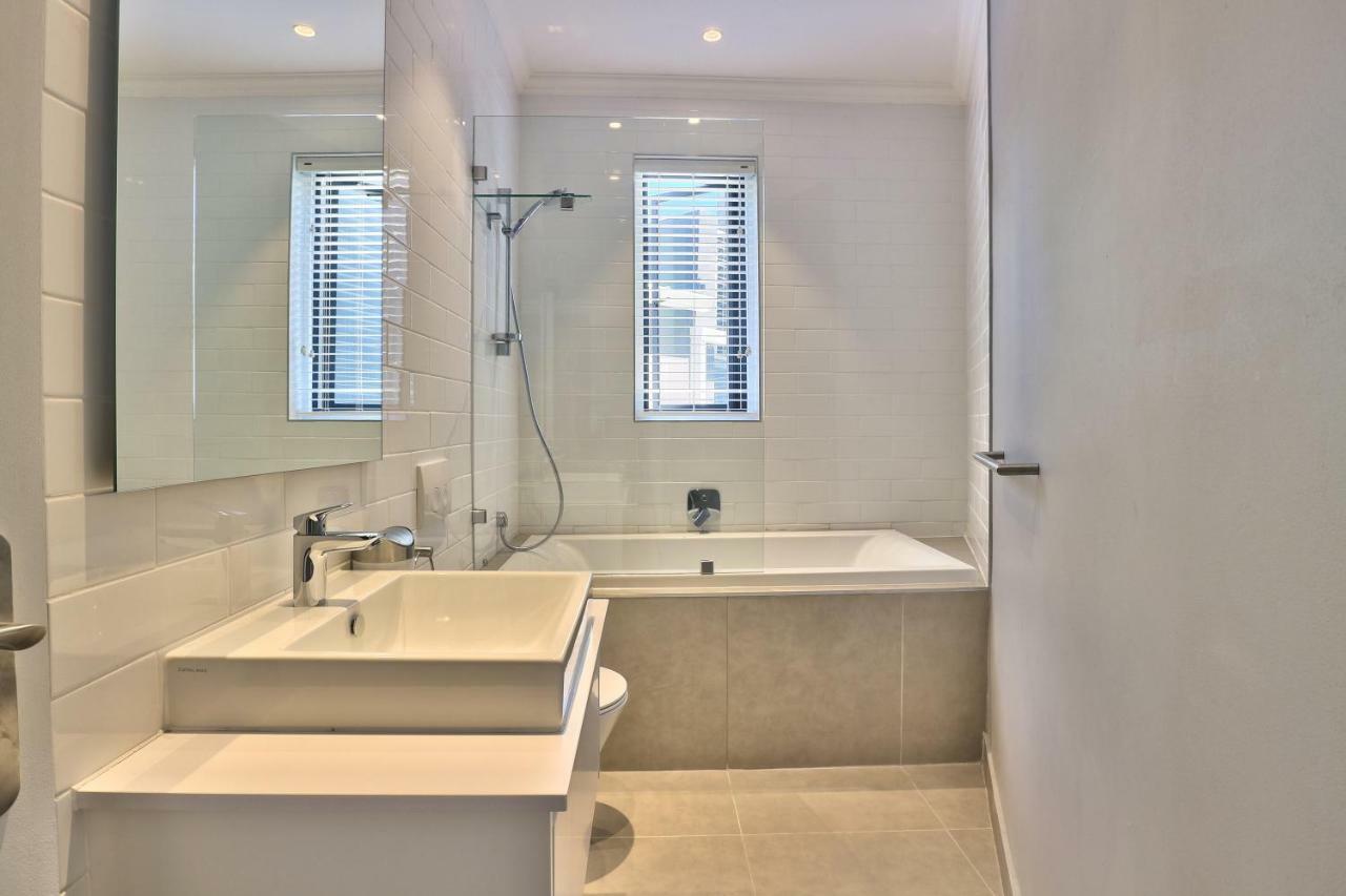 Warwick Mansions 7 Apartment *
