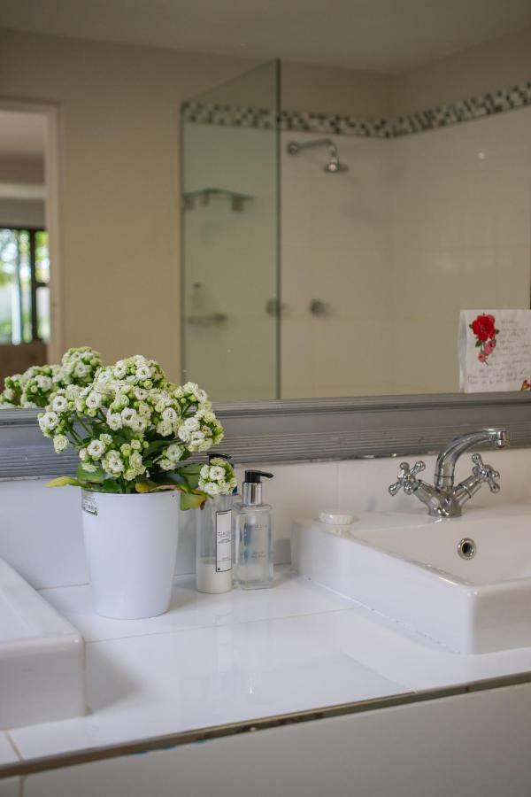 Camps Bay Garden Apartment *