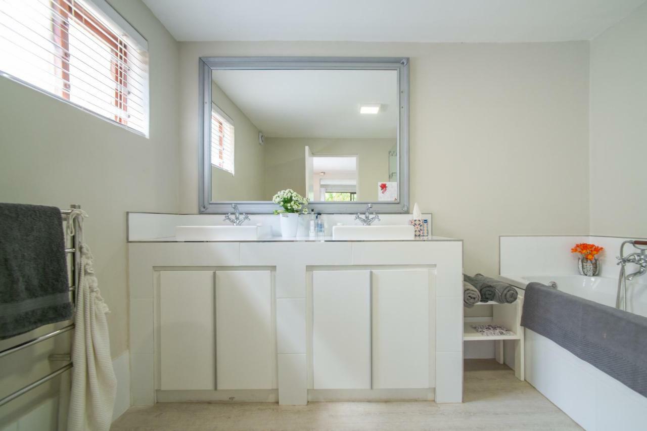 Camps Bay Garden Apartment Apartment *