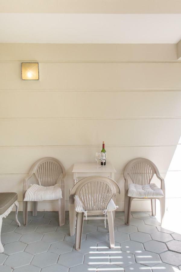 Camps Bay Garden Apartment *