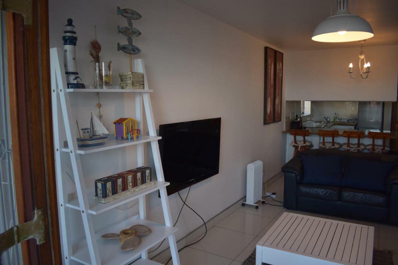 Sea Facing St James Terrace Apartment *