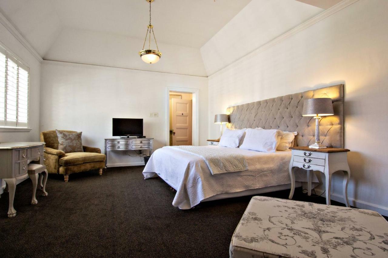 Rhonda's Manor 4*
