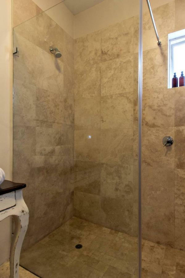 Rhonda's Manor 4*