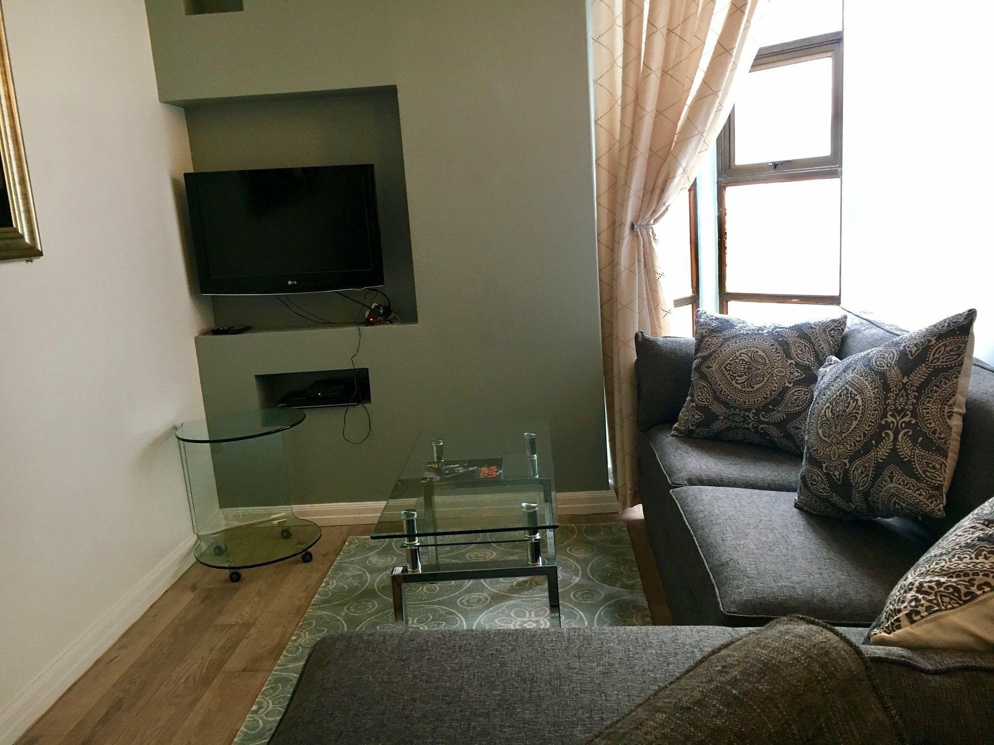 Itc Hospitality Group One Bedrooms Mutual Heights Apartment *