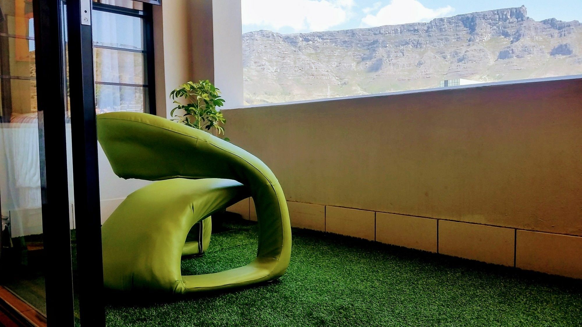 Apartment With Balcony Cape Town