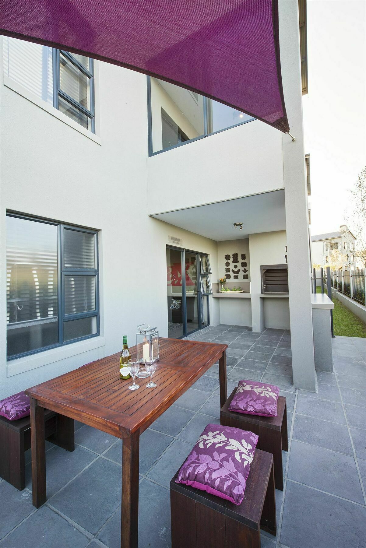 Burgundy Luxury Apartment