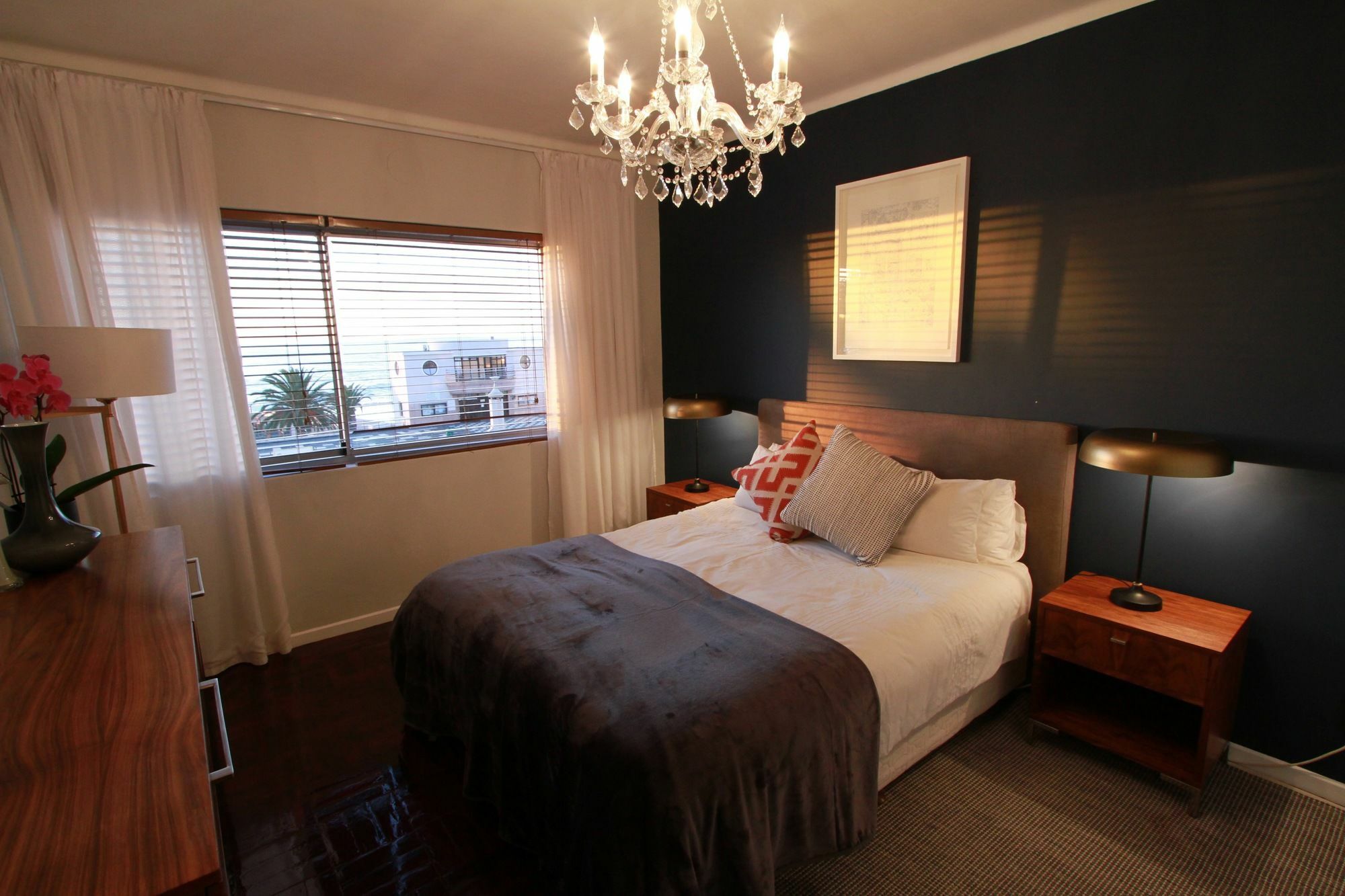 Apartment Designer With Sea Views *
