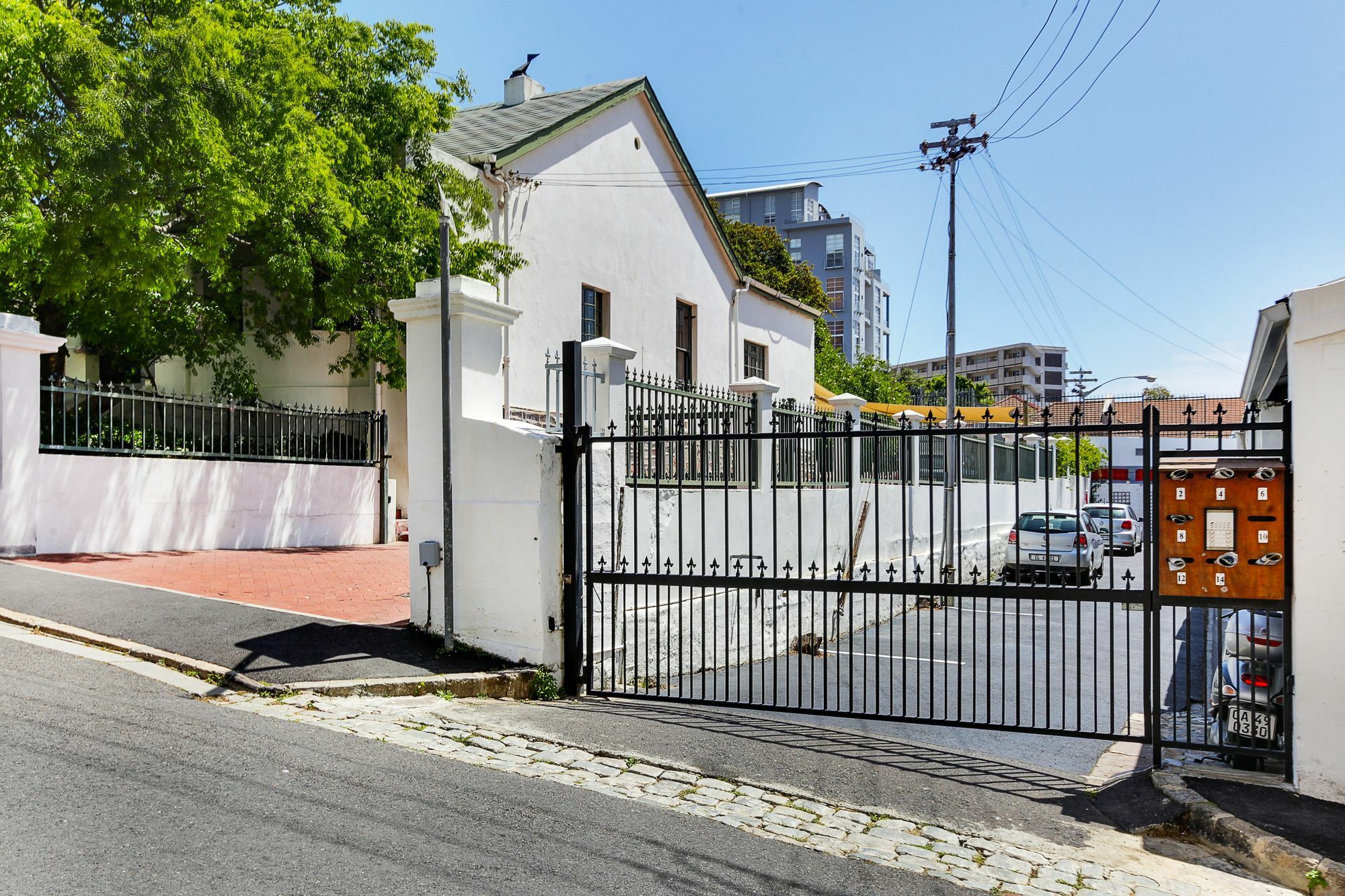 Backup-powered Art Deco In De Waterkant Holiday home