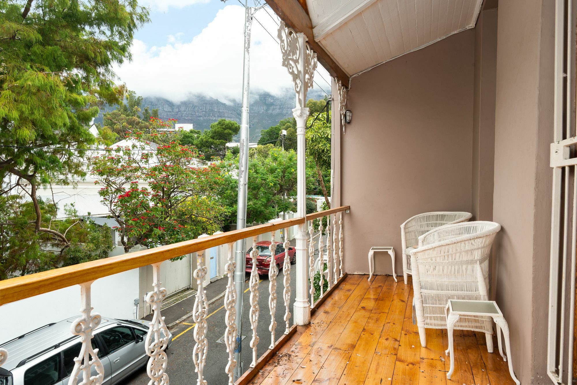Gordon St 18 Apartment