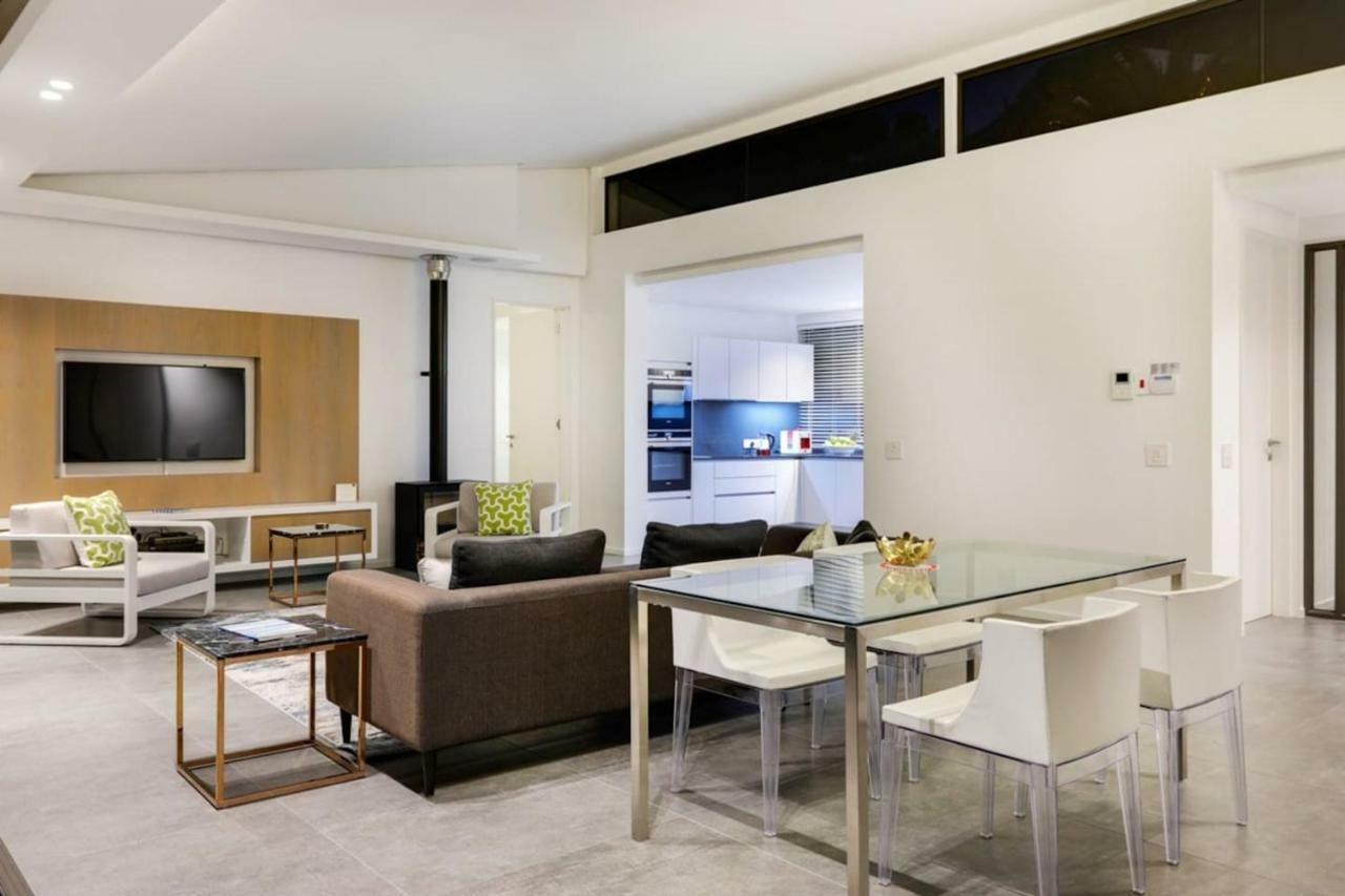 Skyline Penthouse Apartment *