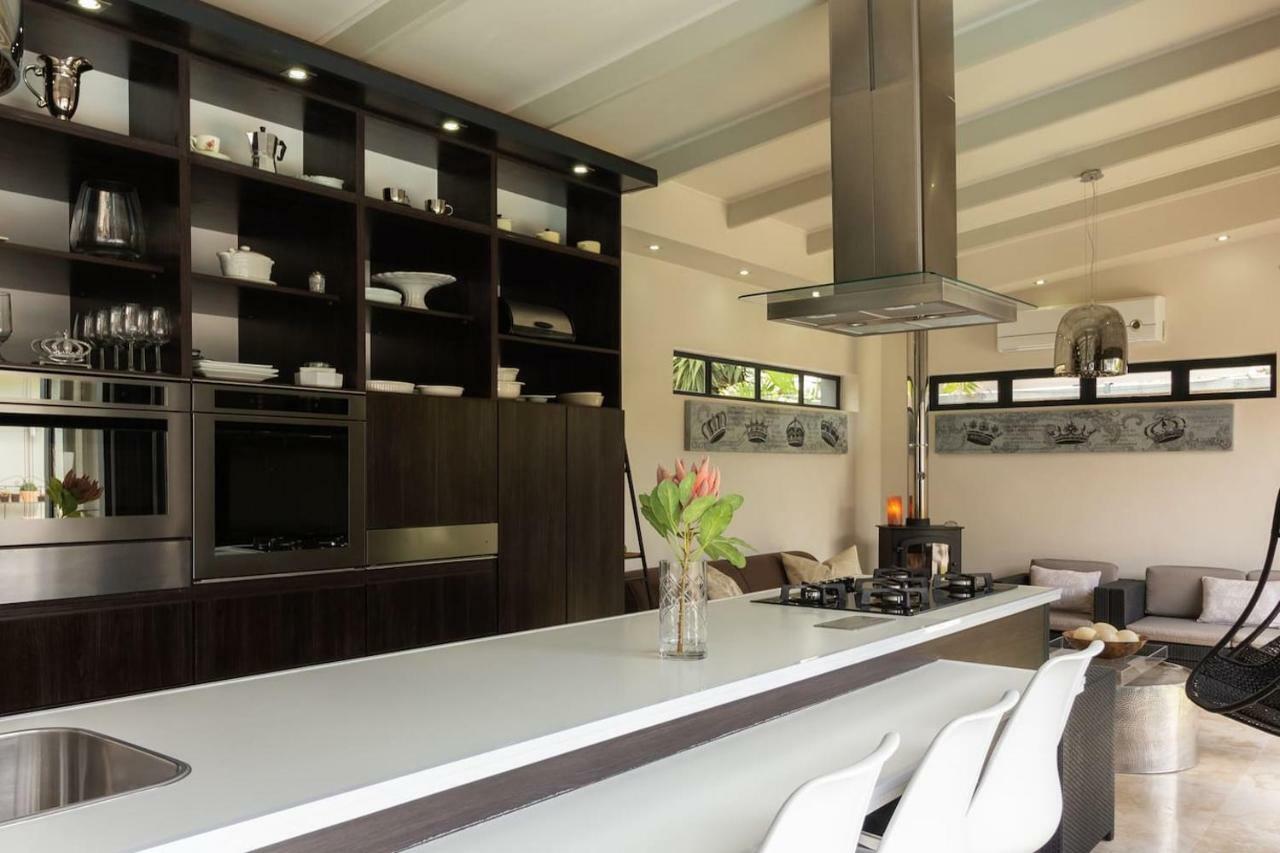 Apartment Crown Comfort - Affordable Luxury - Private Heated Pool & Hot Tub Under Roof