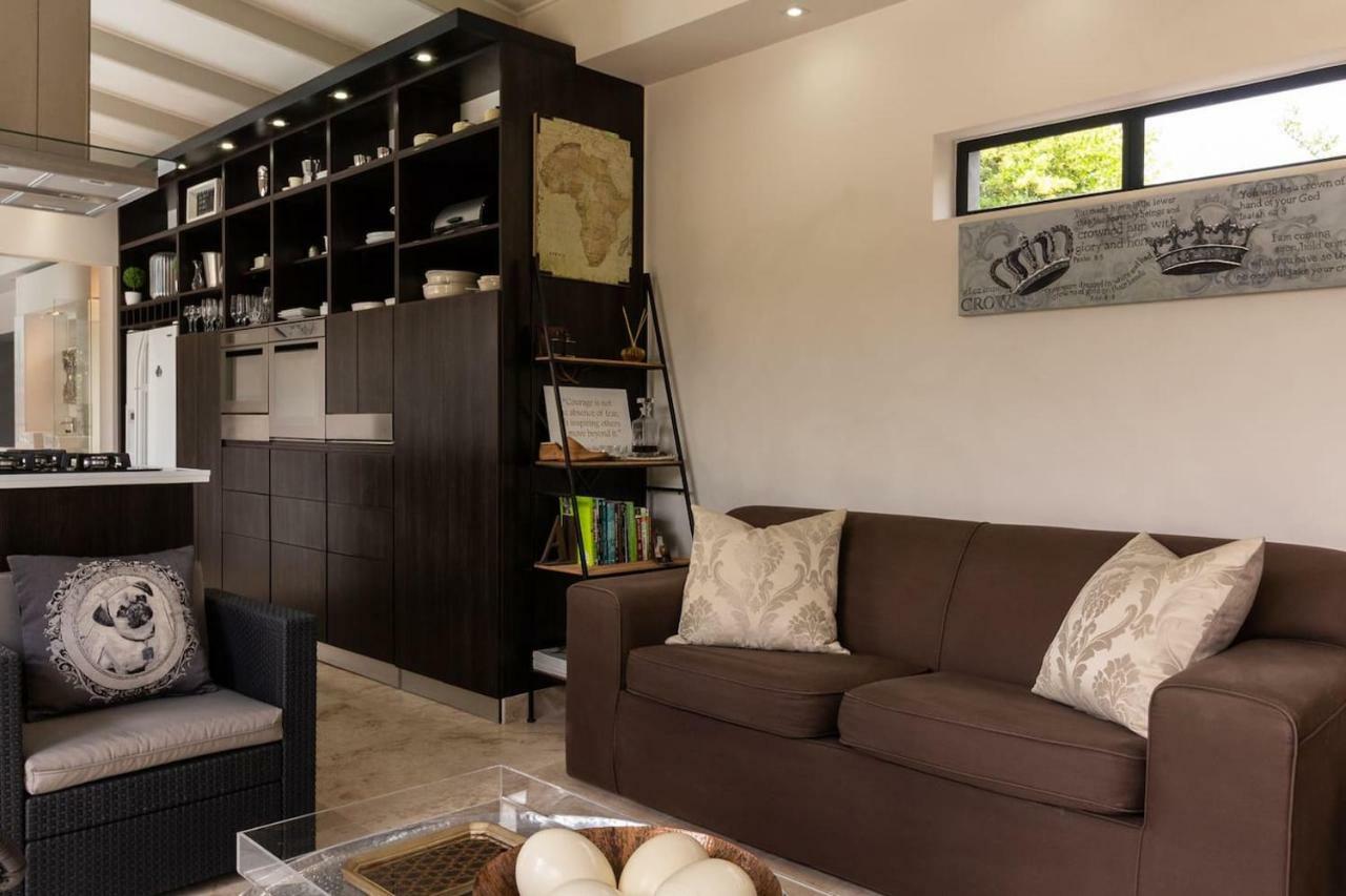 Crown Comfort - Affordable Luxury - Private Heated Pool & Hot Tub Under Roof *