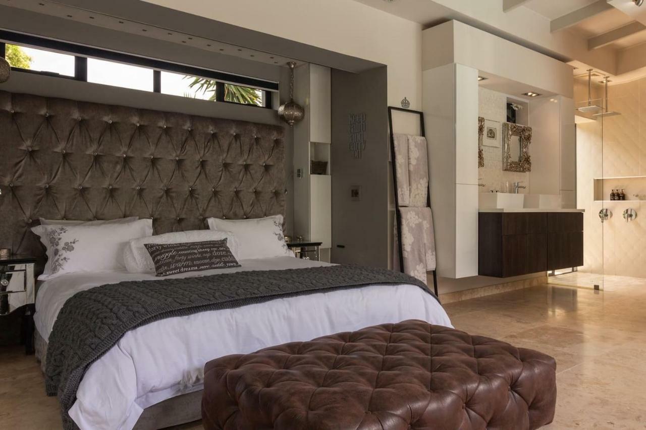 Crown Comfort - Affordable Luxury - Private Heated Pool & Hot Tub Under Roof * Cape Town