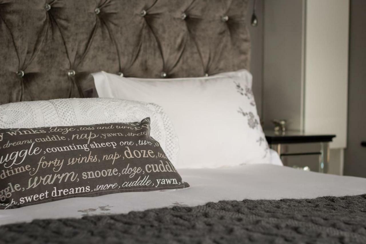 Apartment Crown Comfort - Affordable Luxury - Private Heated Pool & Hot Tub Under Roof *
