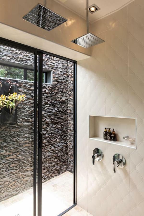 Crown Comfort - Affordable Luxury - Private Heated Pool & Hot Tub Under Roof * Cape Town