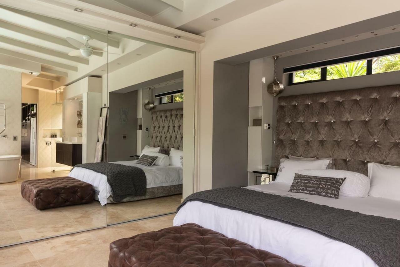 Apartment Crown Comfort - Affordable Luxury - Private Heated Pool & Hot Tub Under Roof