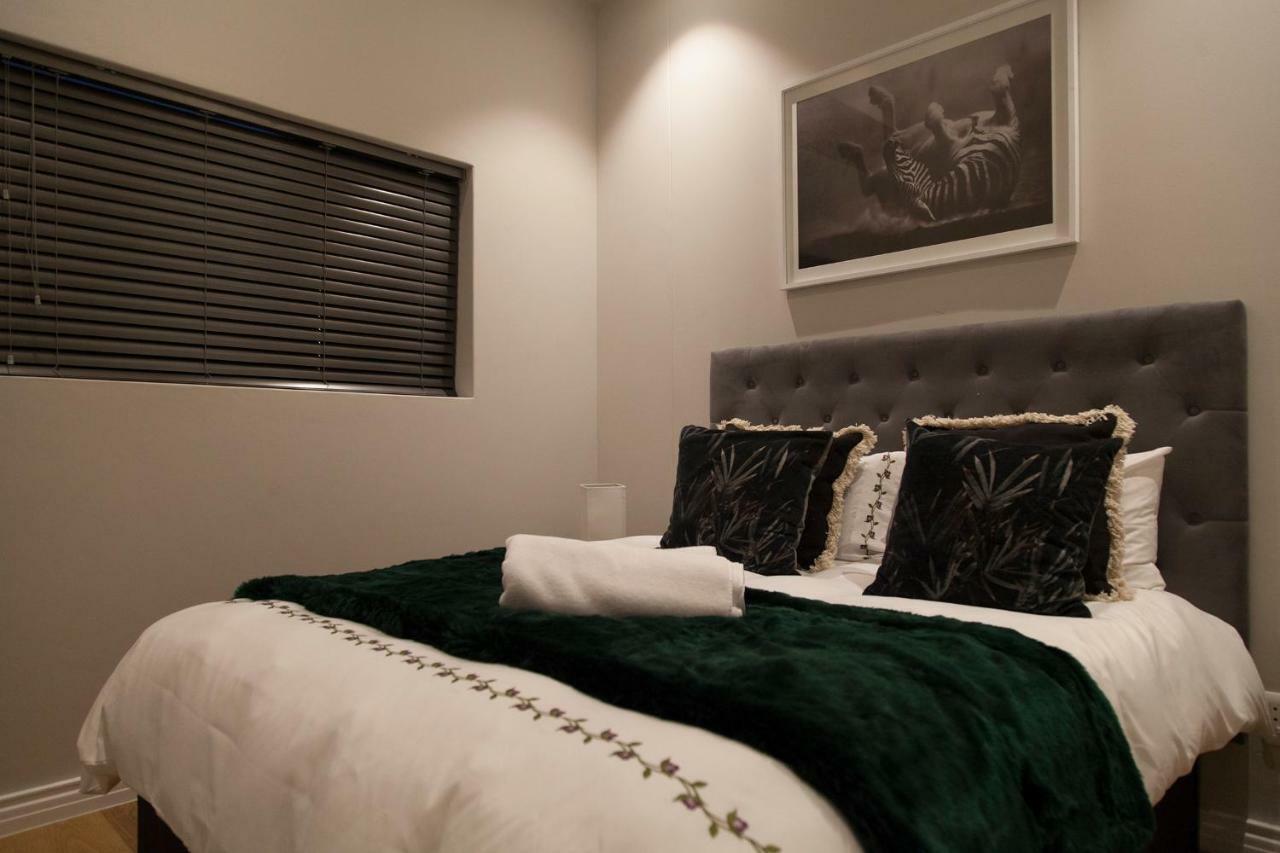 The Docklands Luxury Apartment *