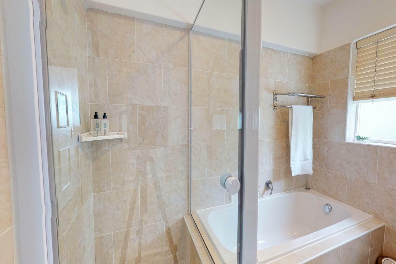 Houghton Place Sea Point Apartment *