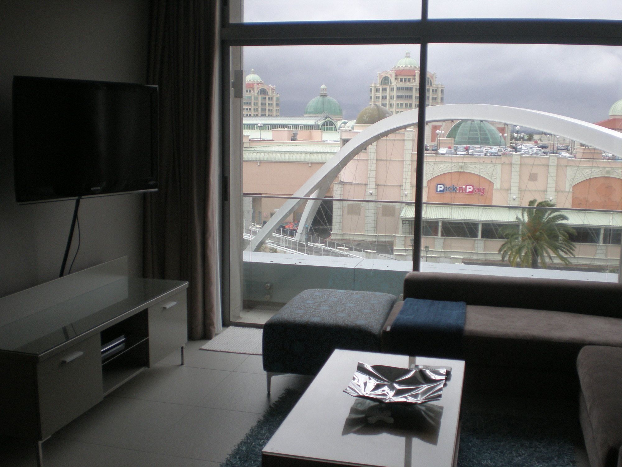 Apartment L'empire Crystal Towers