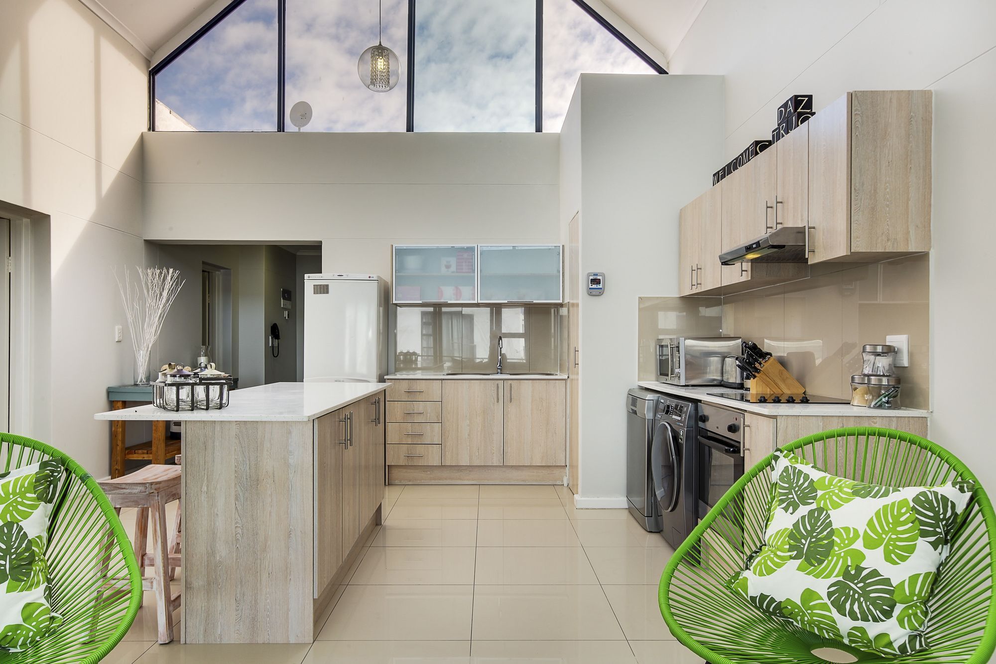 Azure 213 On Big Bay Apartment *