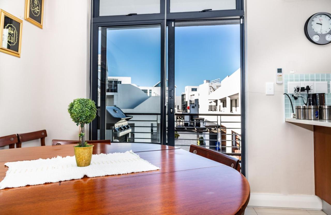 Apartment Elegant Beachfront 192 Eden On The Bay Beachfront Apartment, Blouberg,