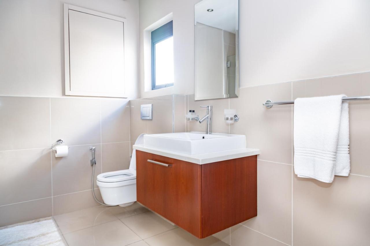Elegant Beachfront 192 Eden On The Bay Beachfront Apartment, Blouberg, *