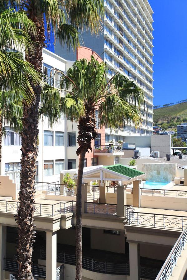 Urban Oasis At The Square Apartment