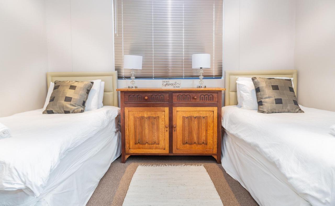 Apartment Elegant Beachfront 192 Eden On The Bay Beachfront Apartment, Blouberg, Cape Town