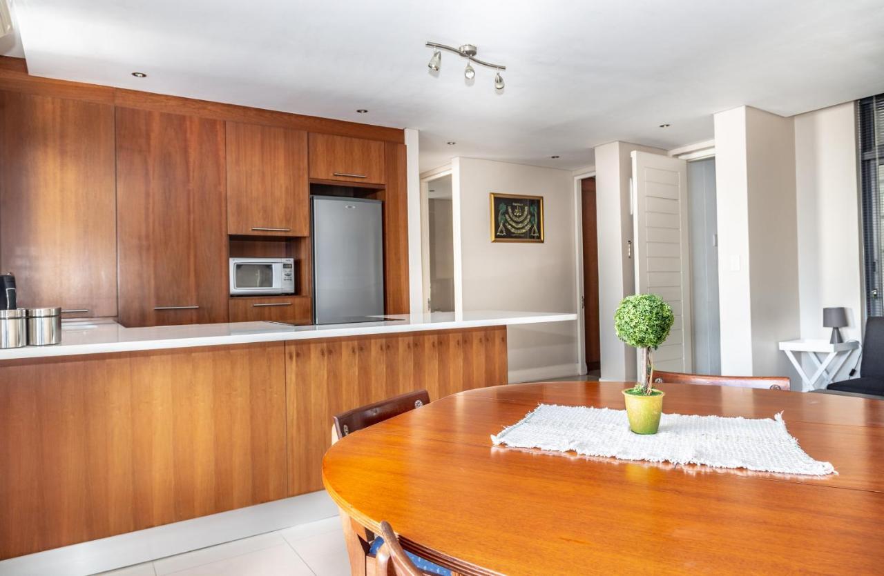 Apartment Elegant Beachfront 192 Eden On The Bay Beachfront Apartment, Blouberg, *