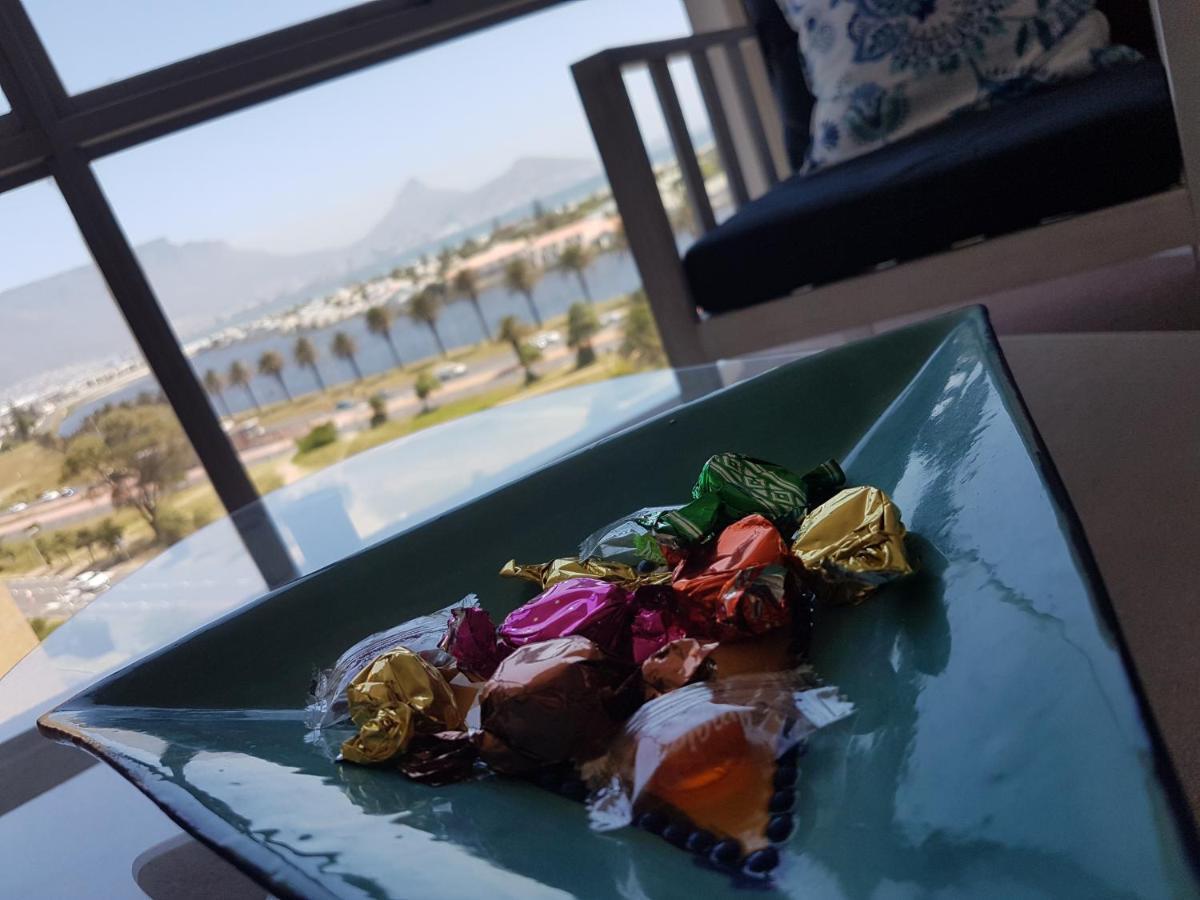 Arnhem Building- Cozy 2 Bedroom Flat Overlooking Beach And Table Mountain