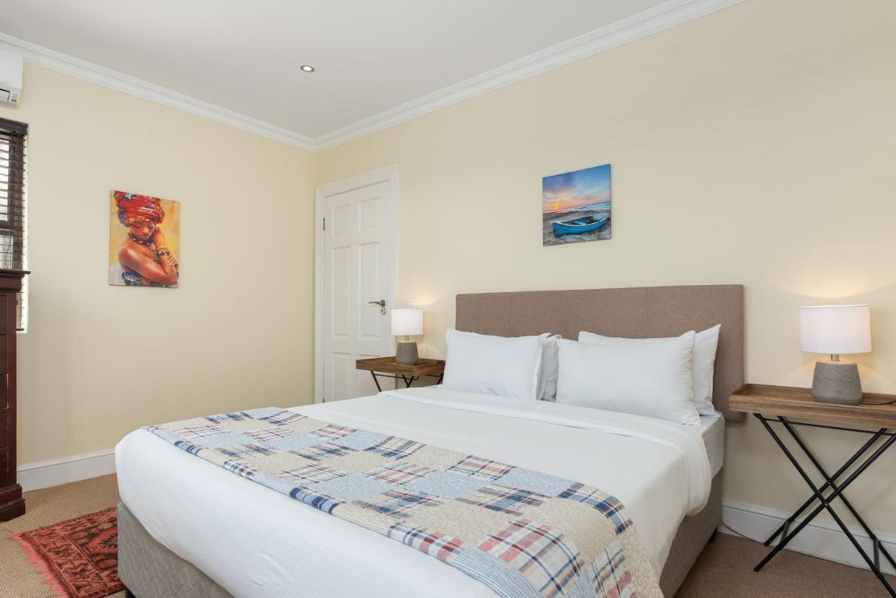 Villa Harbour Close 18 *