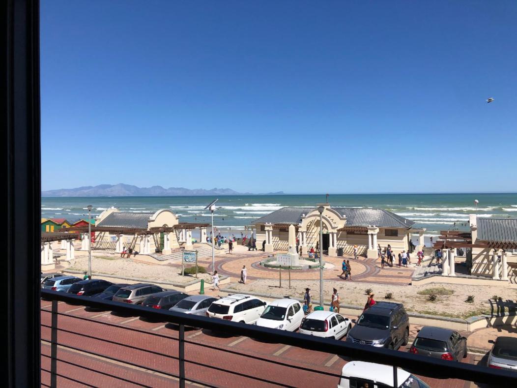 At The - Muizenberg Apartment *