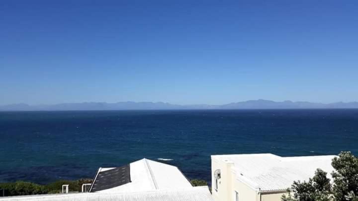 Apartment Quarterdeck *