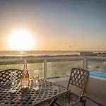 Spectacular Beachfront Apartment 3 Bedroom C101 Sea Spray