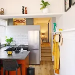 Urban Pod In Vibrant Green Point