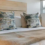 Sunset Bay Camps Bay - Villa With Pool & Sea Views
