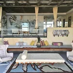 Le 12 Artist Loft The Pool Mezzanine