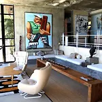 Le 12 Artist Loft The Pool Mezzanine