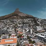 Cozy One-Bedroom In The Heart Of Sea Point